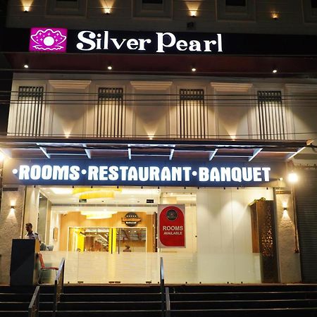 Hotel Silver Pearl Alīgarh Eksteriør bilde