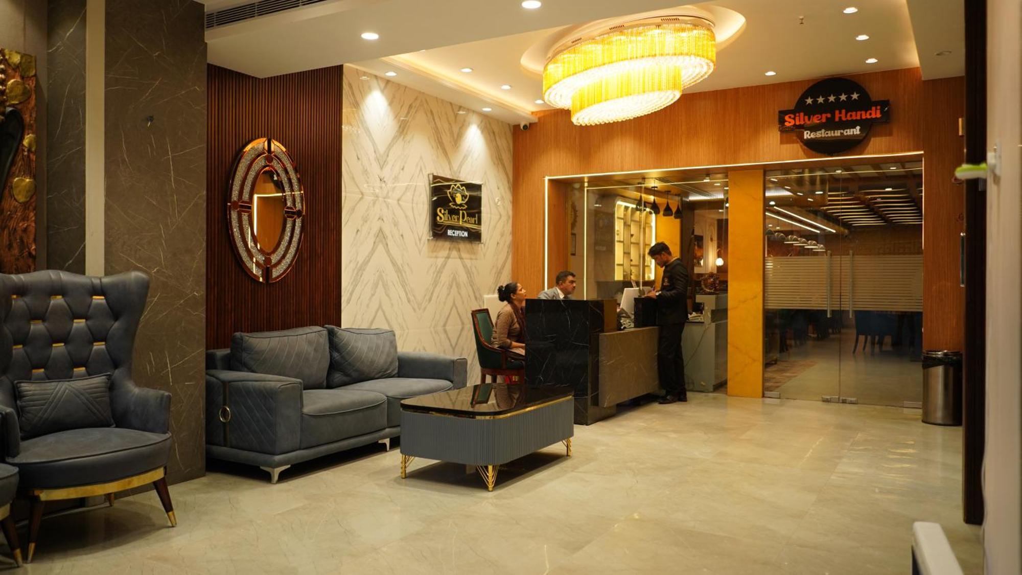 Hotel Silver Pearl Alīgarh Eksteriør bilde