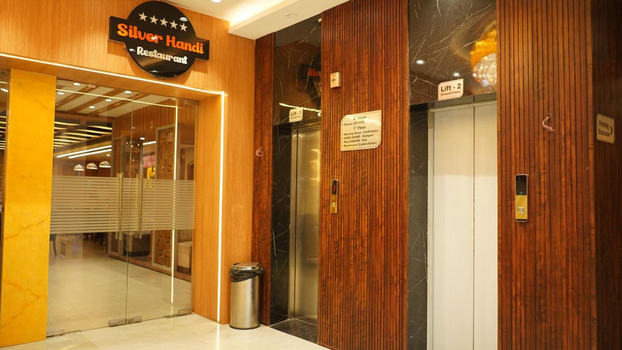 Hotel Silver Pearl Alīgarh Eksteriør bilde