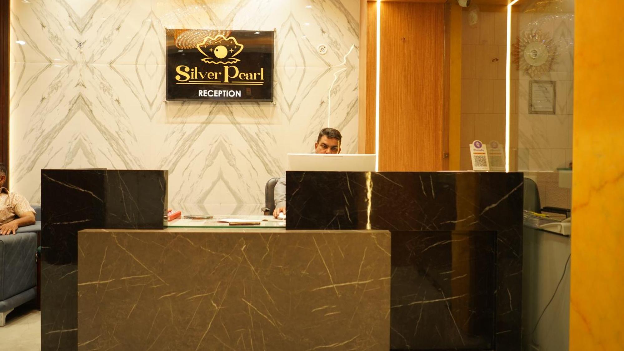 Hotel Silver Pearl Alīgarh Eksteriør bilde