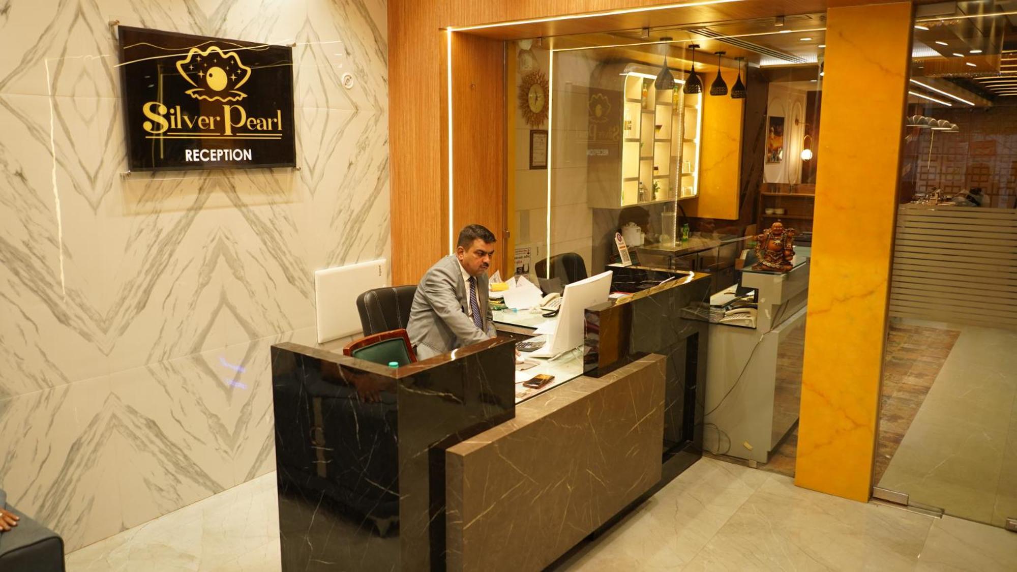 Hotel Silver Pearl Alīgarh Eksteriør bilde