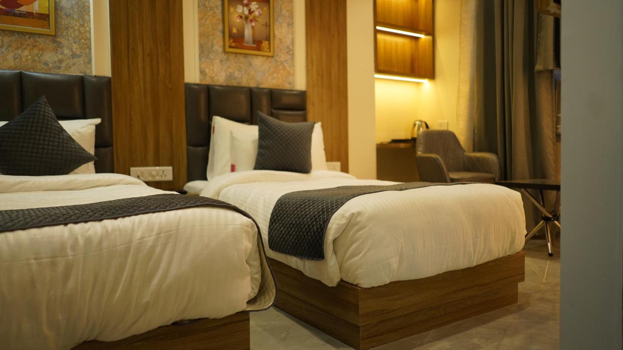 Hotel Silver Pearl Alīgarh Eksteriør bilde